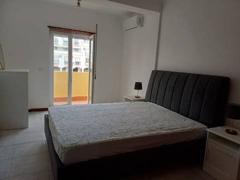Apartamento T2 mobilado para arrendamento anual no centro Vila Real de Santo António
