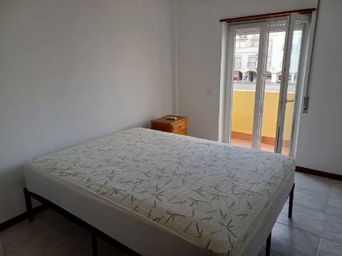 Apartamento T2 mobilado para arrendamento anual no centro Vila Real de Santo António