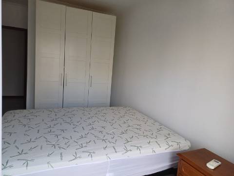 Apartamento T2 mobilado para arrendamento anual no centro Vila Real de Santo António