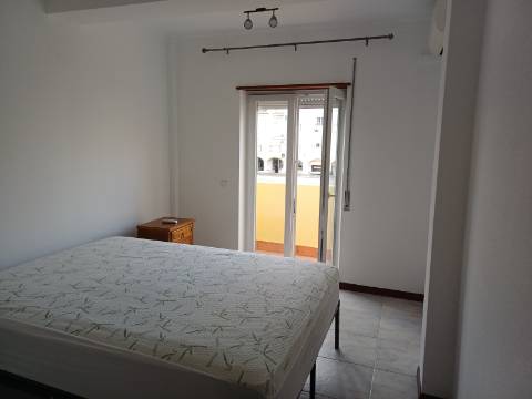Apartamento T2 mobilado para arrendamento anual no centro Vila Real de Santo António