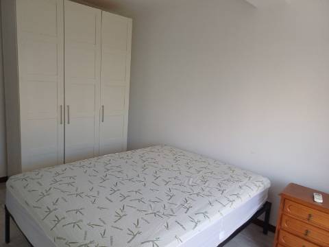Apartamento T2 mobilado para arrendamento anual no centro Vila Real de Santo António