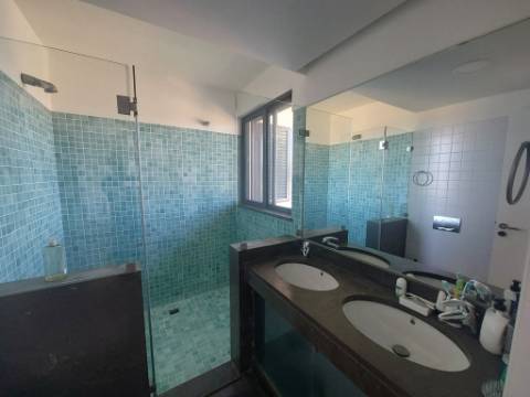 Moradia T3 semi-geminada em condomínio fechado Ocean View