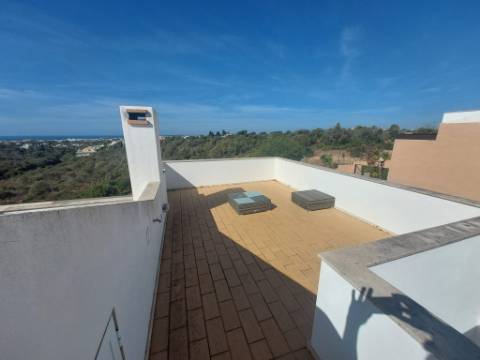 Moradia T3 semi-geminada em condomínio fechado Ocean View