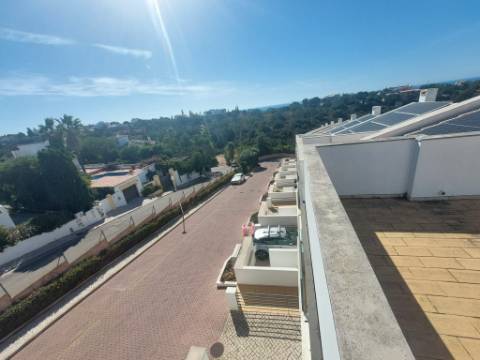 Moradia T3 semi-geminada em condomínio fechado Ocean View