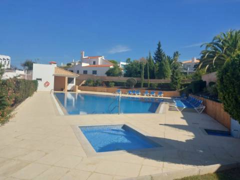 Moradia T3 semi-geminada em condomínio fechado Ocean View