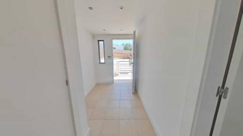 Moradia T3 semi-geminada em condomínio fechado Ocean View