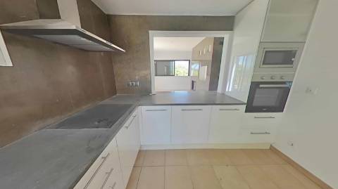 Moradia T3 semi-geminada em condomínio fechado Ocean View