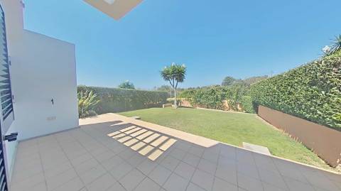 Moradia T3 semi-geminada em condomínio fechado Ocean View