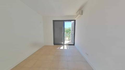 Moradia T3 semi-geminada em condomínio fechado Ocean View