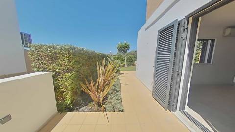 Moradia T3 semi-geminada em condomínio fechado Ocean View