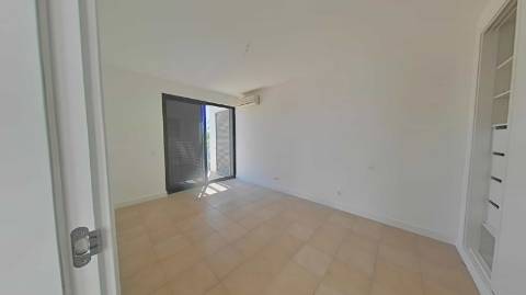 Moradia T3 semi-geminada em condomínio fechado Ocean View