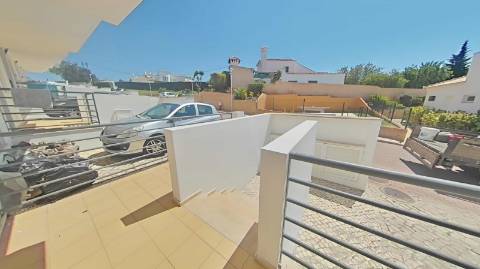 Moradia T3 semi-geminada em condomínio fechado Ocean View