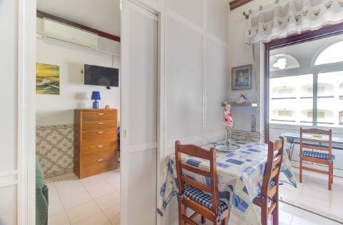 Apartamento T0 em 1.ª linha de praia - a 100 metros do areal de Monte Gordo, Algarve