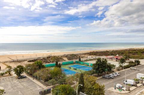 Apartamento T0 em 1.ª linha de praia - a 100 metros do areal de Monte Gordo, Algarve