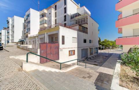 Apartamento T0 em 1.ª linha de praia - a 100 metros do areal de Monte Gordo, Algarve