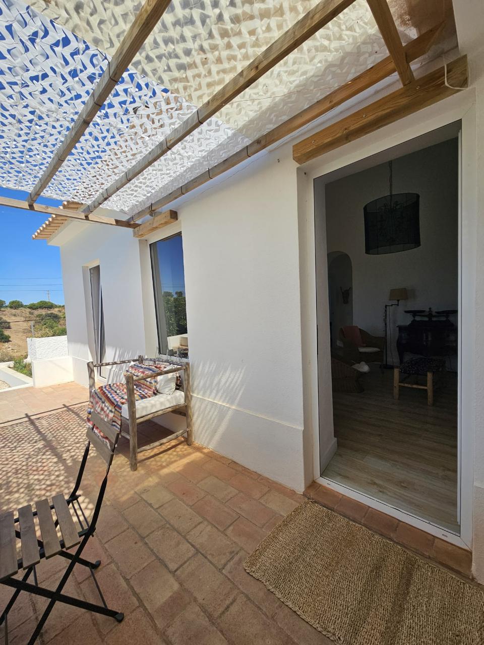 Moradia V3 com piscina para arrendamento anual