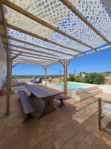 Moradia V3 com piscina para arrendamento anual