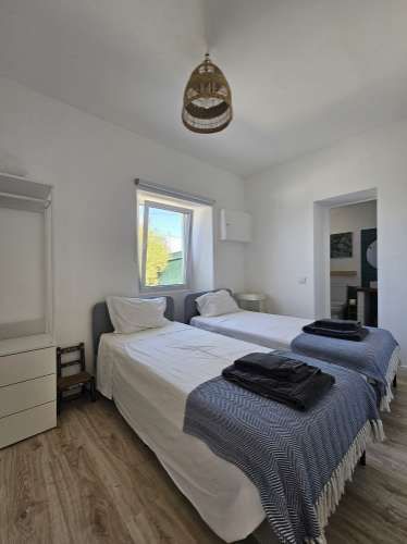 Moradia V3 com piscina para arrendamento anual