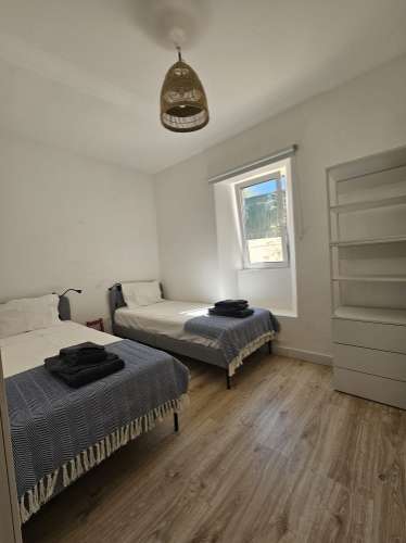 Moradia V3 com piscina para arrendamento anual