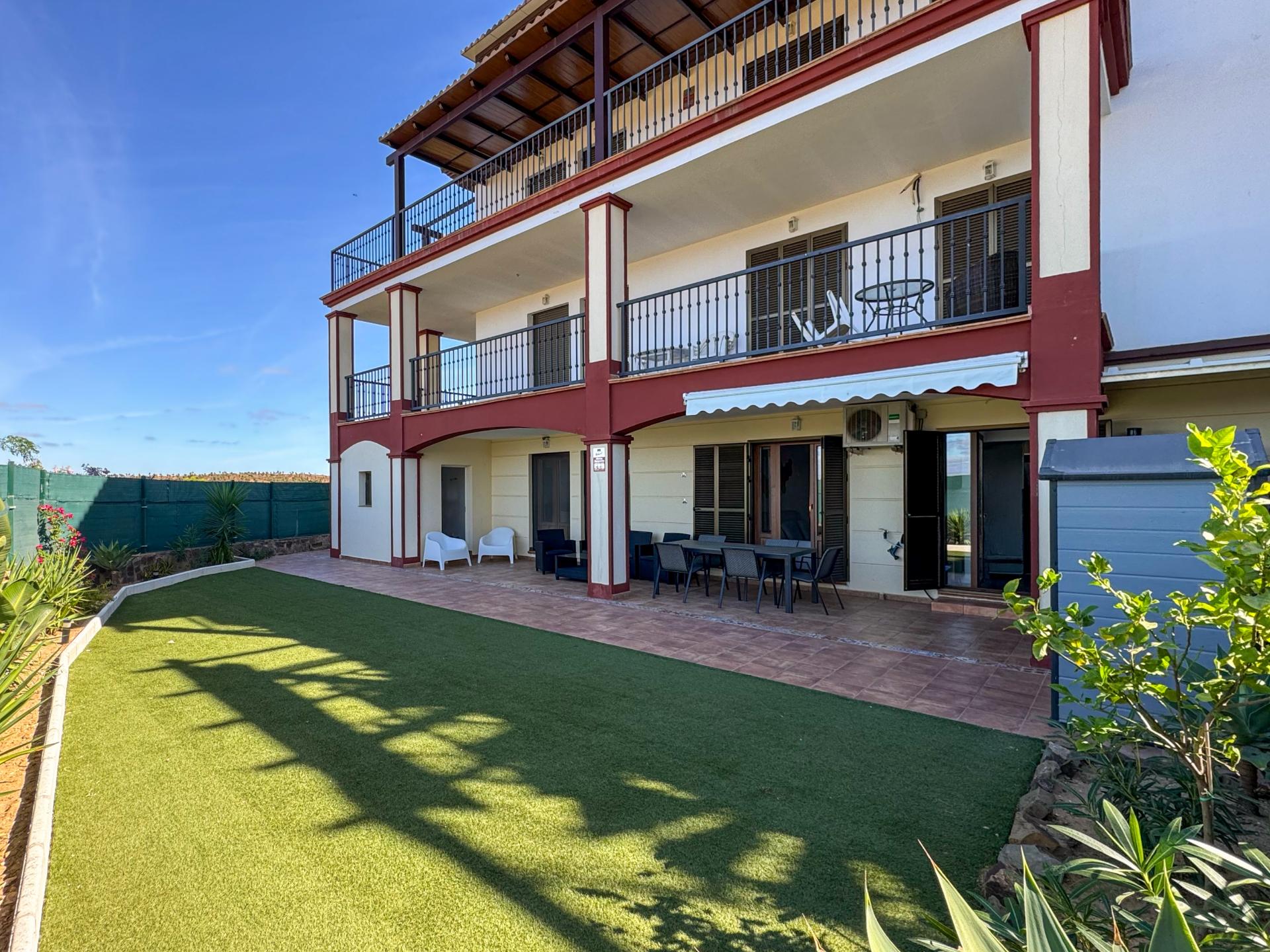 Apartamento T3 Remodelado com Pátio Privativo -La Colina, Costa Esuri - Ayamonte