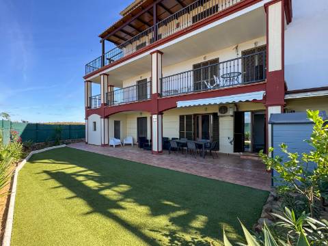 Apartamento T3 Remodelado com Pátio Privativo -La Colina, Costa Esuri - Ayamonte