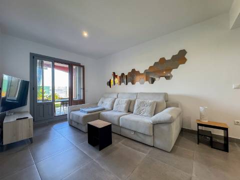 Apartamento T3 Remodelado com Pátio Privativo -La Colina, Costa Esuri - Ayamonte