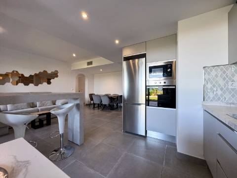 Apartamento T3 Remodelado com Pátio Privativo -La Colina, Costa Esuri - Ayamonte