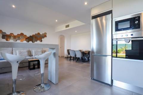 Apartamento T3 Remodelado com Pátio Privativo -La Colina, Costa Esuri - Ayamonte