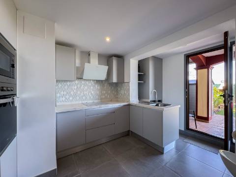 Apartamento T3 Remodelado com Pátio Privativo -La Colina, Costa Esuri - Ayamonte