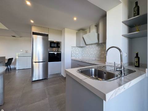 Apartamento T3 Remodelado com Pátio Privativo -La Colina, Costa Esuri - Ayamonte