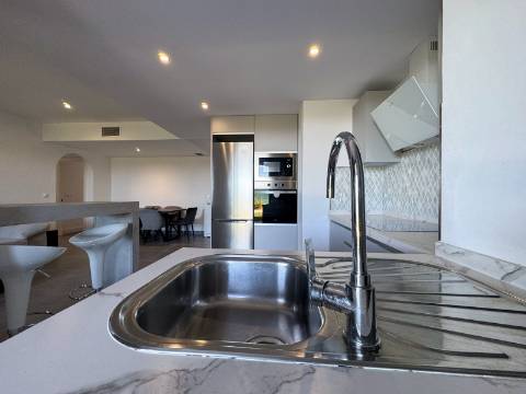 Apartamento T3 Remodelado com Pátio Privativo -La Colina, Costa Esuri - Ayamonte