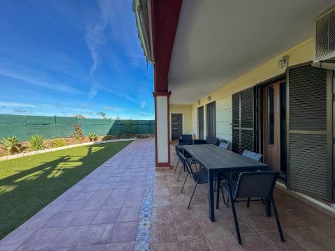 Apartamento T3 Remodelado com Pátio Privativo -La Colina, Costa Esuri - Ayamonte