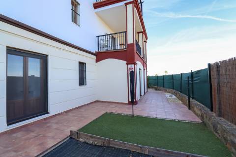 Apartamento T3 Remodelado com Pátio Privativo -La Colina, Costa Esuri - Ayamonte
