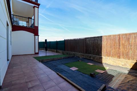 Apartamento T3 Remodelado com Pátio Privativo -La Colina, Costa Esuri - Ayamonte