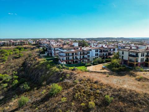 Apartamento T3 Remodelado com Pátio Privativo -La Colina, Costa Esuri - Ayamonte