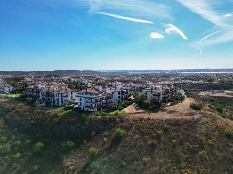 Apartamento T3 Remodelado com Pátio Privativo -La Colina, Costa Esuri - Ayamonte