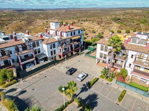 Apartamento T3 Remodelado com Pátio Privativo -La Colina, Costa Esuri - Ayamonte