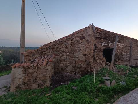 MORADIAS - TRÊS PREDIOS URBANOS PARA HABITAÇÃO - COM PROJECTO APROVADO - PARA RECONSTRUIR - ALCARIAS GRANDES - CASTRO MARIM - ALGARVE