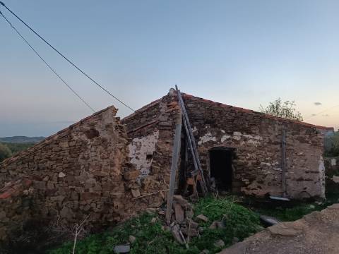MORADIAS - TRÊS PREDIOS URBANOS PARA HABITAÇÃO - COM PROJECTO APROVADO - PARA RECONSTRUIR - ALCARIAS GRANDES - CASTRO MARIM - ALGARVE