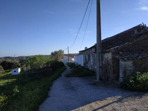 MORADIAS - TRÊS PREDIOS URBANOS PARA HABITAÇÃO - COM PROJECTO APROVADO - PARA RECONSTRUIR - ALCARIAS GRANDES - CASTRO MARIM - ALGARVE