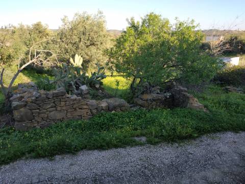 MORADIAS - TRÊS PREDIOS URBANOS PARA HABITAÇÃO - COM PROJECTO APROVADO - PARA RECONSTRUIR - ALCARIAS GRANDES - CASTRO MARIM - ALGARVE