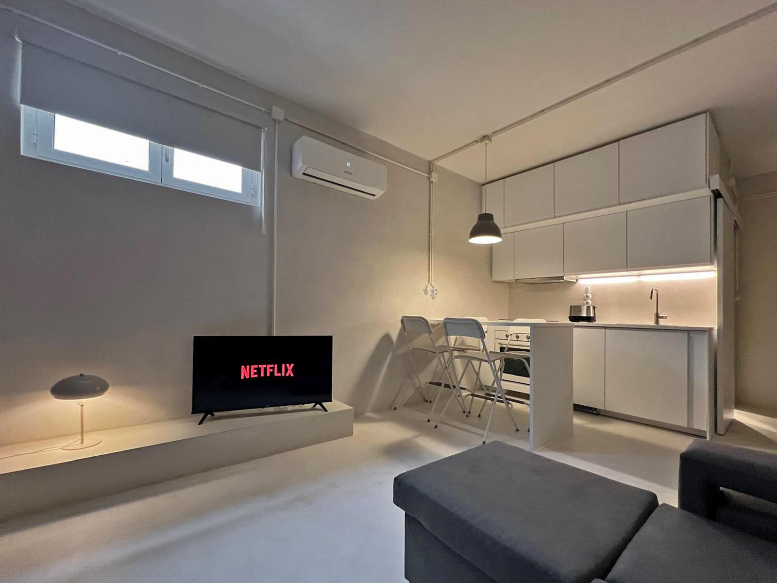 Garagem transformada em Estúdio, a poucos metros da praia de Manta Rota - Luminoso e pronto a rentabilizar