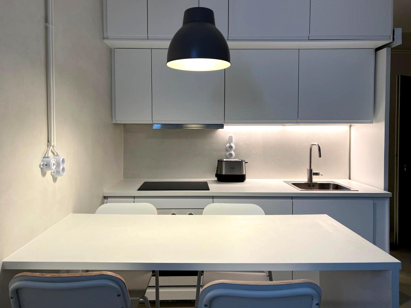 Garagem transformada em Estúdio, a poucos metros da praia de Manta Rota - Luminoso e pronto a rentabilizar