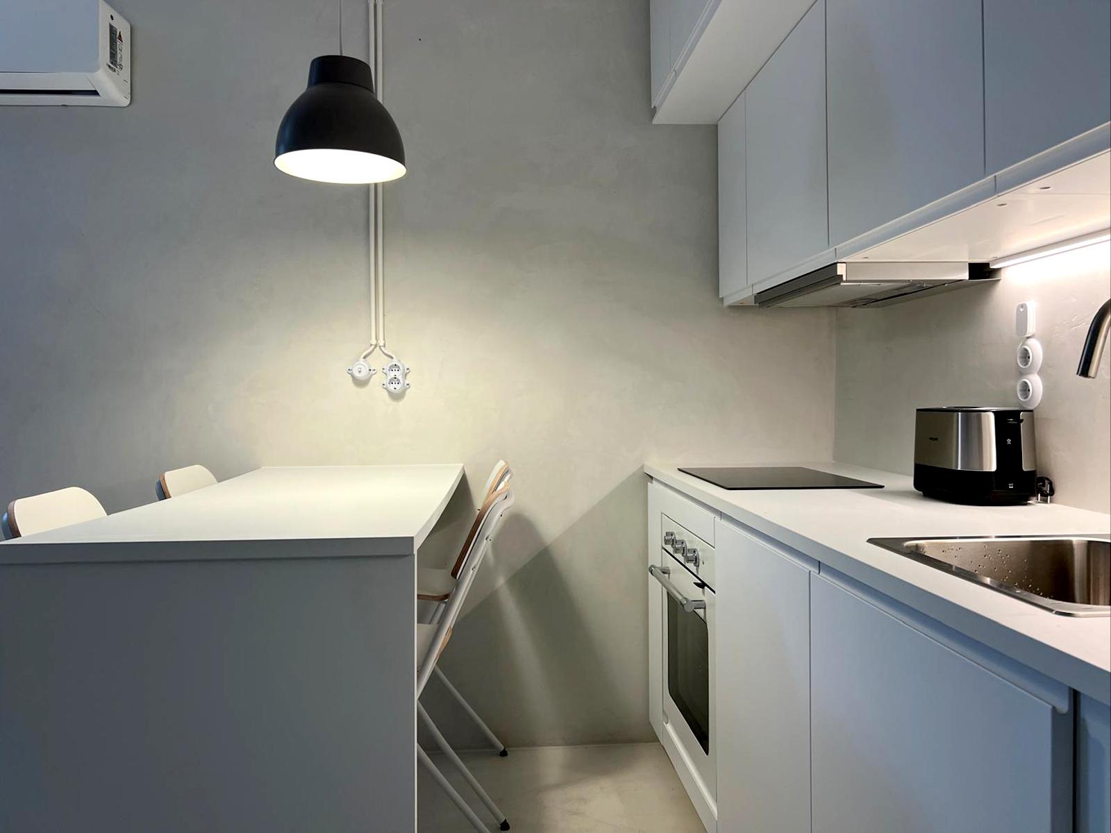 Garagem transformada em Estúdio, a poucos metros da praia de Manta Rota - Luminoso e pronto a rentabilizar