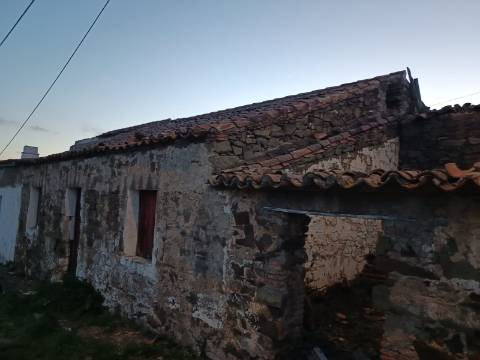 MORADIAS - TRÊS PREDIOS URBANOS PARA HABITAÇÃO - COM PROJECTO APROVADO - PARA RECONSTRUIR - ALCARIAS GRANDES - CASTRO MARIM - ALGARVE