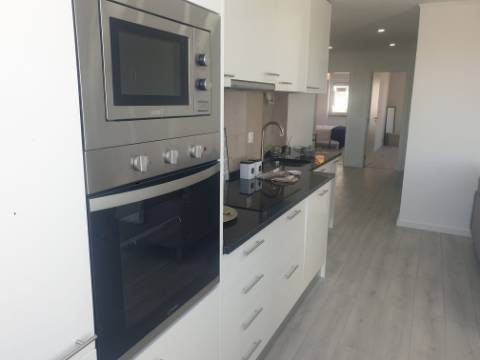 Apartamento T3 totalmente remodelado com Cozinha equipada a 8 minutos a pé do Hospital da Luz em Benfica