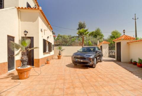 Moradia T3 de Luxo com Piscina e vista mar