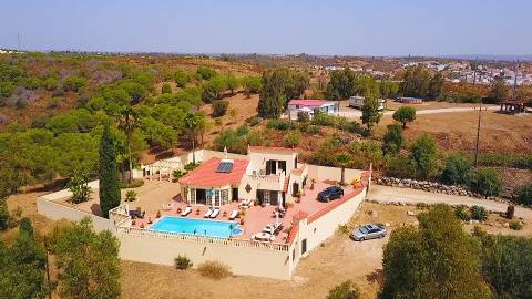 Moradia T3 de Luxo com Piscina e vista mar