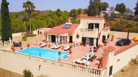 Moradia T3 de Luxo com Piscina e vista mar