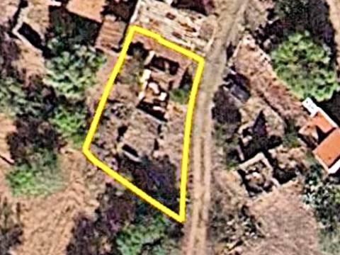 MORADIA EM RUINA COM JARDIM - COM 233 M2 - EM BOTELHAS - CASTRO MARIM - ALGARVE